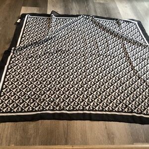 Karl Lagerfeld Paris 100% Polyester Scarf Black & White Karl In Profile OS NWT